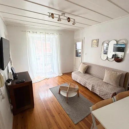 Central Lisbon Apartment Santos Walk To Cais Do Sodre