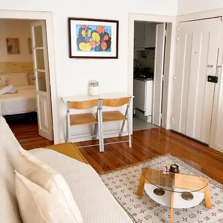 Central Lisbon Apartment Santos Walk To Cais Do Sodre *